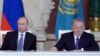 Prezidentlar Nursulton Nazarboyev va Vladimir Putin Yevrosiyo iqtisodiy kengashining o'tgan yilgi sammitida. Moskva, 24-dekabr, 2013-yil.