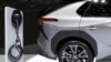 Sebuah mobil listrik pabrikan Toyota dipamerkan di Bangkok International Motor Show, Thailand, pada 30 Maret 2022. (Foto: Reuters/Soe Zeya Tun)