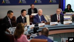 Các nhà lãnh đạo APEC dự đối thoại ngày 16/11/2023.