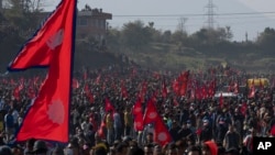 নেপালে রাজতন্ত্রের পুনরুদ্ধারের দাবিতে কাঠমাণ্ডুতে মিছিলে সমবেত হয়েছে বিক্ষোভকারীরা। ২৩ নভেম্বর, ২০২৩।