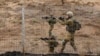 Фото: Ізраїльські військові сканують регіон під час повітряної тривоги через ракети з Сектору Гази, 9 жовтня 2023 року