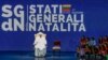 Paus Fransiskus menghadiri konferensi "Kondisi Umum Kelahiran" tentang penurunan angka kelahiran di Italia, di Roma, Italia, 10 Mei 2024. (REUTERS/Remo Casilli)