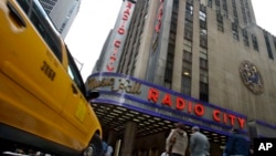 Архівне фото: нью-йоркський Radio City Music Hall 2 травня 2007 року. Колишні президенти Барак Обама та Білл Клінтон взяли участь в події Radio City Music Hall для збору коштів для виборчої кампанії президента Джо Байдена