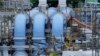 Sejumlah pipa yang mengangkut air laut, bagian dari fasilitas pelepasan air radioaktif yang diolah ke laut dari PLTN Fukushima Daiichi di Kota Futaba, timur laut Jepang, Jumat, 14 Juli 2023. (Foto: AP)