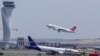 Pesawat kargo Boeing 767 BA.N milik FedEx Airlines, mendarat di Bandara Istanbul tanpa menggunakan roda pendaratan depannya tetapi berhasil tetap berada di landasan dan menghindari korban jiwa, di landasan pacu di Istanbul, Turki, 8 Mei 2024. (REUTERS/Umit Bektas)