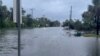 Jalan 41st Avenue di Waterway Blvd, Isle of Palms, South Carolina, AS tergenang banjir, 30 Agustus 2023, dalam tangkapan layar yang diperoleh dari video handout. (Departemen Kepolisian Pulau Palms via X/Handout via REUTERS)