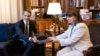 Kryeministri grek Mitsotakis duke marrë dekretin për zgjedhjet nga Presidentja Sakellaropoulou (22 prill 2023)