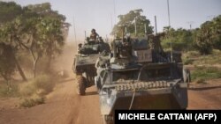 Një autokolonë e forcave franceze