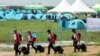 Peserta Jambore Pramuka Dunia ke-25 tiba di lokasi perkemahan di Buan, Korea Selatan, 1 Agustus 2023. (Foto: Yonhap via REUTERS)