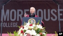 Президент Джо Байден выступает перед выпускниками Морхаус-колледжа. Атланта, Джорджия. 19 мая 2024 г. 