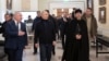 Presidenti rus Putin, i shoqëruar nga Guvernatori i Sevastopolit Razvozhayev dhe Metropoliti Shevkunov (Krime, 18 mars 2023)