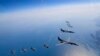 Gjatë stërvitjeve SHBA-Koreja e Jugut, bombarduesit amerikanë B-1B fluturojnë në formacion me avionët F-35A të Koresë së Jugut (19 mars 2023)