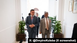 Дмитро Кулеба: “(Ми) домовилися відновити рівень співпраці між нашими країнами, який існував до розв’язаної Росією повномасштабної війни”. 