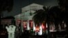 Sebuah mobil pemadam kebakaran terlihat di pintu masuk Museum Nasional setelah berhasil memadamkan api di dalam museum di Jakarta pada 16 September 2023. (Foto: AFP/Yasuyoshi CHIBA)