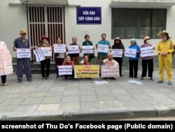 Kerabat terpidana mati Nguyen Van Chuong mengadakan protes di Hanoi. (Foto: Facebook)
