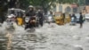পশ্চিমবঙ্গের আলিপুর আবহাওয়া দফতর তাদের আবহাওয়া রিপোর্টে জানিয়েছে, ৫ তারিখ পর্যন্ত পশ্চিমবঙ্গে মুষলধারে বৃষ্টি হবে।