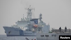 美国及其盟友在南中国海频繁联合演习。图为2023年6月菲律宾海岸防卫队的MRRV-9702 和日本海上保安厅的PLH-32参与首次美日菲首次海岸防卫队演习，在菲律宾南海巴丹海岸演练改善搜救协作和执法。