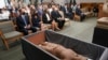Beberapa barang antik Kamboja yang ditemukan oleh Kantor Kejaksaan Amerika Serikat dipajang saat konferensi pers di New York, Senin, 8 Agustus 2022. (Foto: AP)