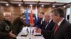 Responsab Ris ak Ikrenyen patisipe nan yon chita tande nan rejyon Brest peyi Byelorisi, 3 Mas 2022. 