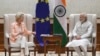 ভারতের প্রেস ইনফরমেশন ব্যুরো কর্তৃক প্রদত্ত এই ছবিতে, ইইউ কমিশন প্রেসিডেন্ট আরসুলা ভন ডার লেয়েন (বামে) এবং ভারতের প্রধানমন্ত্রী নরেন্দ্র মোদীকে নয়াদিল্লীতে তাদের বৈঠকের সময়ে আলাপ করতে দেখা যাচ্ছে, ২৫ এপ্রিল ২০২২।
