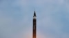 США звинувачують КНДР в поставках Росії балістичних ракет та боєприпасів для війни в Україні. Фото державної офіційної агенції КНДР показує перше випробовування корейської балістичної ракети. Роздатковий матеріал AFP