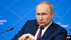 Фото: Володимир Путін на форумі в Москві, 20 липня 2022 року