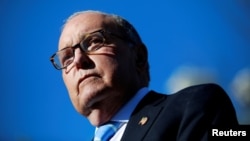 Larry Kudlow, asesor económico de la Casa Blanca dijo que el presidente Trump respalda a Herman Cain y al comentarista económico Stephen Moore para ocupar los cargos vacantes en la Fed.