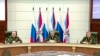 Архівне фото: заступник міністра оборони Росії Руслан Цаліков - праворуч від міністра оборони РФ Сергя Шойгу 