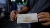 El billete de 5 bolívares es la denominación más baja de la nueva reconversión monetaria en Venezuela.