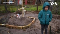 Історія родини 6-річного Влада з Бучі, фото якого біля могили матері облетіло весь світ. Відео