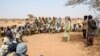 Des combattants touaregs se rassemblent dans la région de Meneka au Mali.