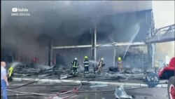 Росія завдала ракетного удару по торговому центру в Кременчуці – реакції. Відео