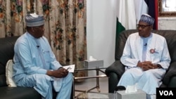 Aliyu Mustapha Sokoto (Hagu) da Shugaba Muhammadu Buhari (Dama) yayin tattaunawar