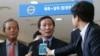 정기섭 개성공단기업협회장이 22일 오후 경기도 파주시 경의선 남북출입사무소에서 입경해 취재진 질문에 답하고 있다.
