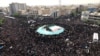 Para pelayat tampak memadati lokasi acara pemakaman Presiden Iran Ebrahim Raisi di Teheran, Iran, 22 Mei 2024. (Foto: Atta Kenare/AFP)