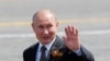 Le président russe Vladimir Poutine sur la Place Rouge à Moscou, en Russie, le 24 juin 2020. REUTERS/Maxim Shemetov