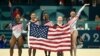 L'Américaine Simone Biles (au centre) et ses coéquipières célèbrent la victoire de l'équipe américaine en finale de gymnastique artistique féminine lors des Jeux Olympiques de Paris 2024 à la Bercy Arena à Paris, le 30 juillet 2024. (Photo de Loic VENANCE / AFP)
