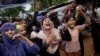 Wasu matan Rohingya suke kuka yayin da a ke taron cika shekara guda da irin ukubar da suka fuskanta a Myanmar a bara