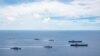 美国海军的尼米兹号和里根号航空母舰组成的双航母战斗群2020年7月6日在南中国海航行（美国海军提供）