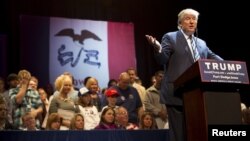 U.S. Republican presidential candidate Donald Trump speaks during a campaign event at Iowa Central Community College in Ft. Dodge, Iowa, Nov. 12, 2015.