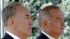 Qozog'iston prezidenti Nursulton Nazarboyev (chapda) va O'zbekiston rahbari Islom Karimov