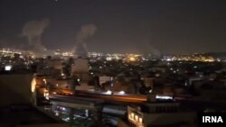 以色列当地时间星期五(2025年6月13日)凌晨对伊朗发动大规模空袭，伊朗首都德黑兰附近能听到爆炸声。