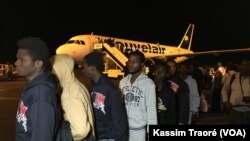 L'aéroport Modibo Keita de Bamako Senou, Bamako, Mali, 7 décembre 2017. (VOA/Kassim Traoré)