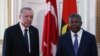 Presidente turco Recep Tayyip Erdogan (esq) e Presidente angolano João Lourenço no seu encontro em Luanda. Angola, 18 Outubro 2021