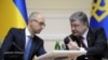 Порошенко: момент для оновлення уряду упущено, є запит на повне перезавантаження 