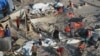 Des Palestiniens inspectent les dégâts au camp de déplacés d'Al-Mawassi dans la bande de Gaza, le 10 septembre 2024. Bashar Taleb / AFP