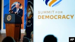 Архівне фото: президент США Джо Байден виголошує промову на Саміті демократій в 2021 році, Вашингтон