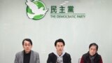 2025年2月26日，香港民主黨主席羅健熙（中）在香港黨總部出席新聞發布會。 （照片來源：法新社）