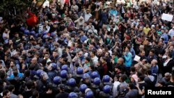 Cincirindon masu zanga-zanga a Aljeriya