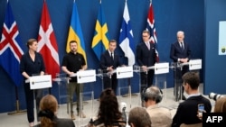 Прем'єр-міністрка Ісландії Метте Фредеріксен, президент України Володимир Зеленський, прем'єр-міністр Швеції Ульф Крістерссон, президент Фінляндії Александер Стубб, прем'єр-міністр Норвегії Йонас Гар Стере під час саміту "Україна - Північна Європа"